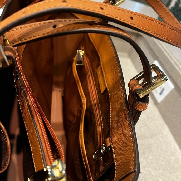 Tory Burch Brown Leather Tote-NEW w/o tags - Picture 2 of 3